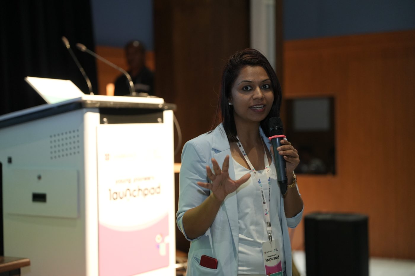 A Get Set Learn mentor speaking to the teams beside the lectern